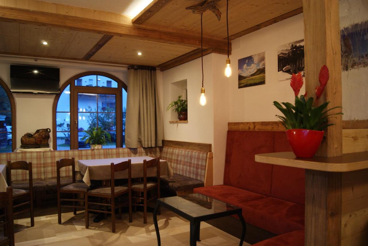 Guesthouse Rungg Badia (South Tyrol) Ngoại thất bức ảnh