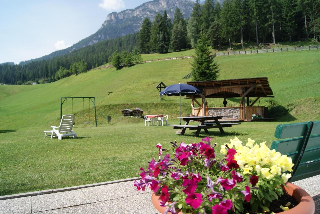 Guesthouse Rungg Badia (South Tyrol) Ngoại thất bức ảnh
