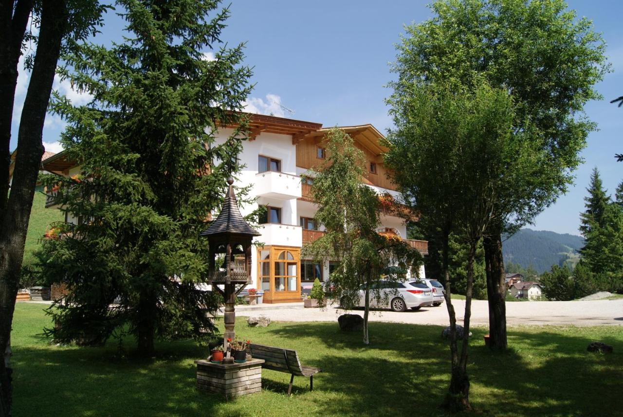 Guesthouse Rungg Badia (South Tyrol) Ngoại thất bức ảnh
