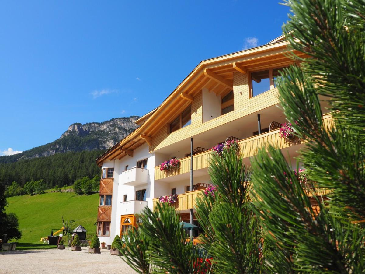 Guesthouse Rungg Badia (South Tyrol) Ngoại thất bức ảnh