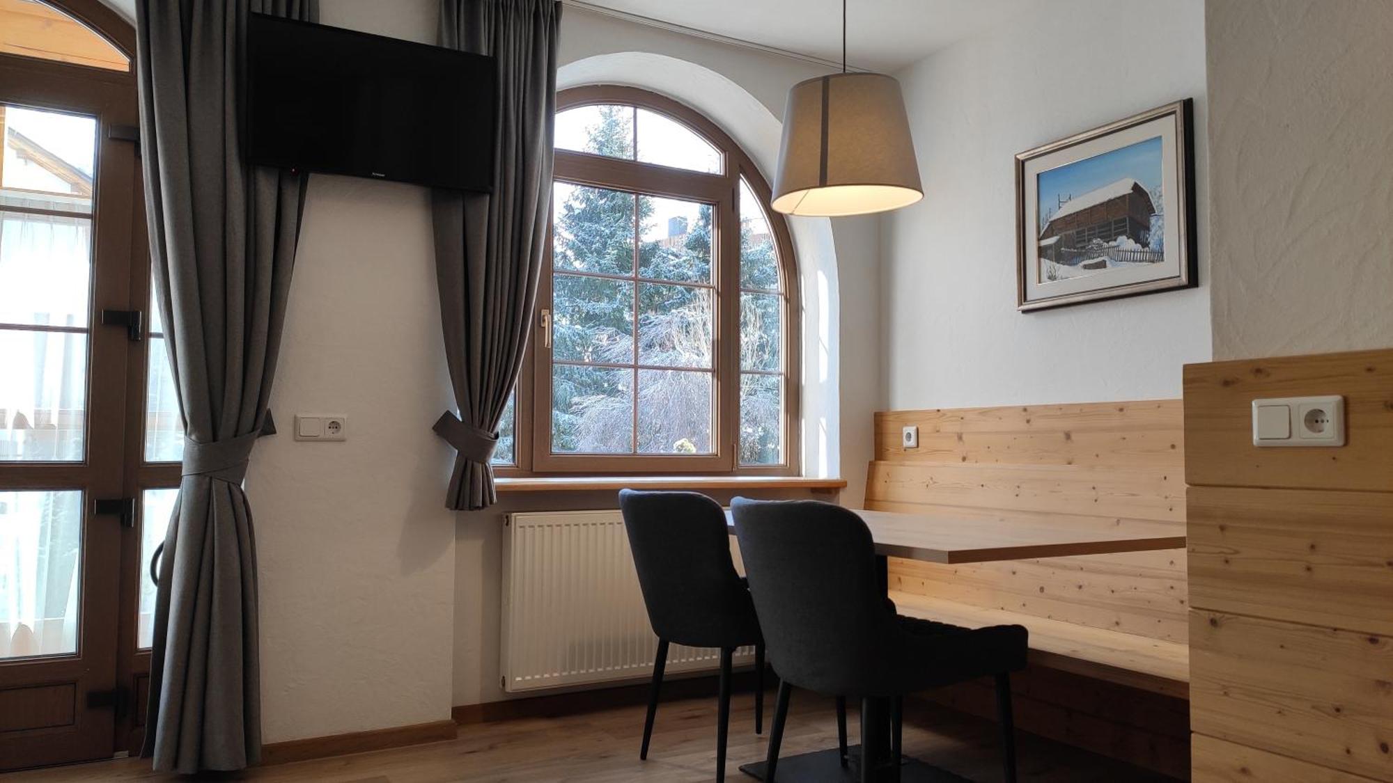 Guesthouse Rungg Badia (South Tyrol) Ngoại thất bức ảnh