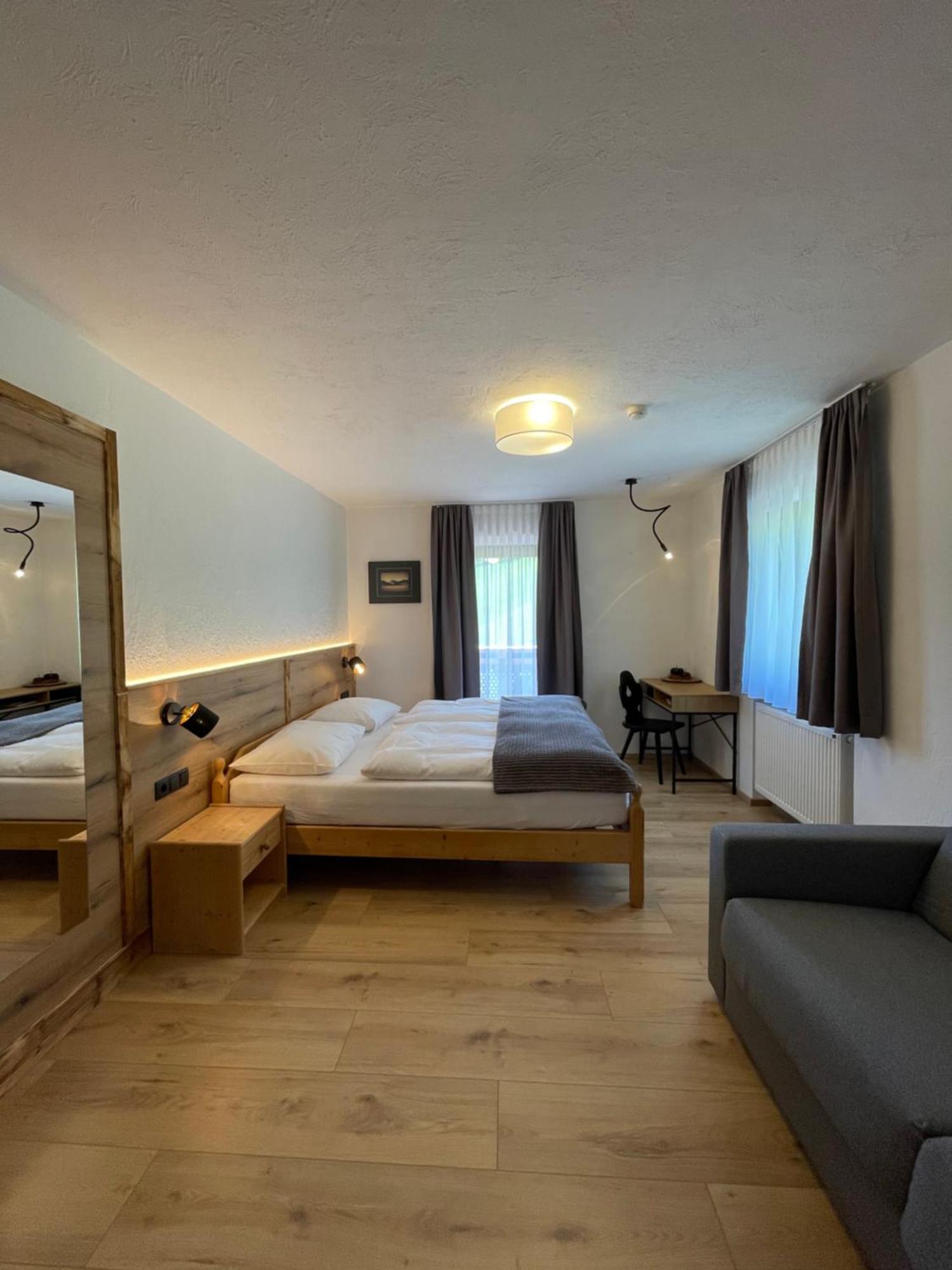 Guesthouse Rungg Badia (South Tyrol) Ngoại thất bức ảnh