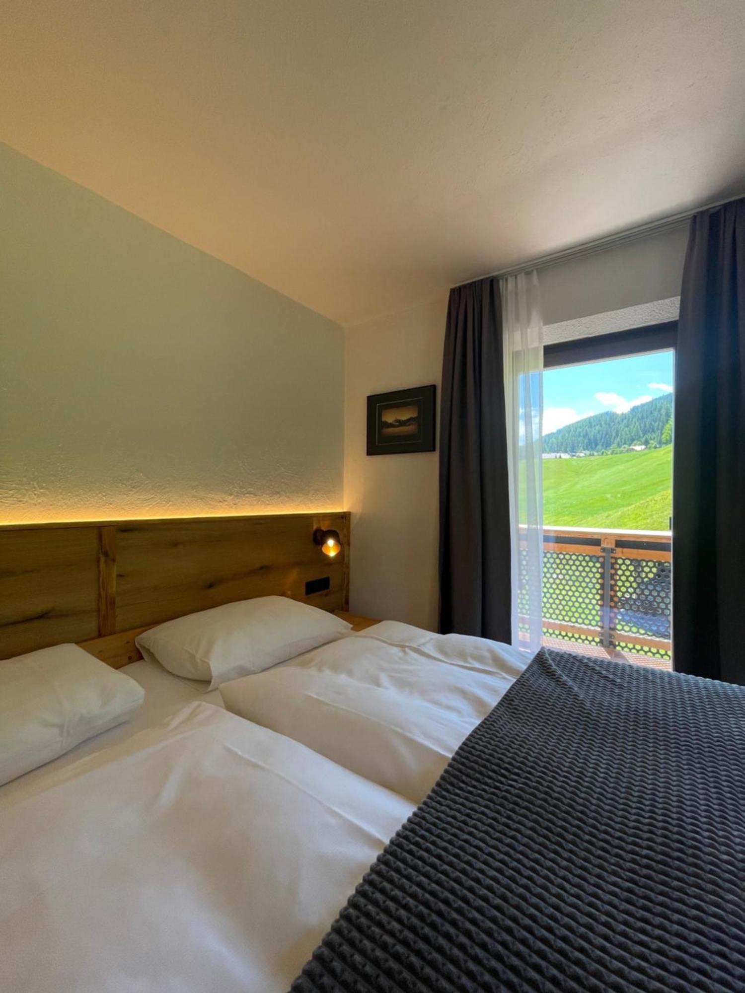 Guesthouse Rungg Badia (South Tyrol) Ngoại thất bức ảnh