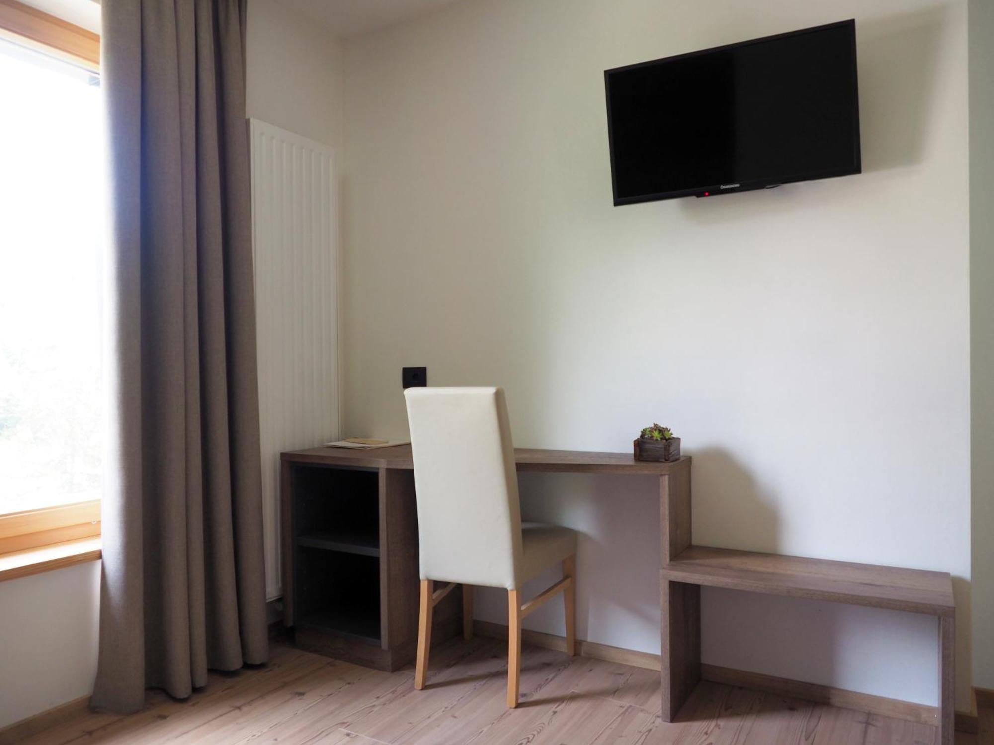 Guesthouse Rungg Badia (South Tyrol) Ngoại thất bức ảnh