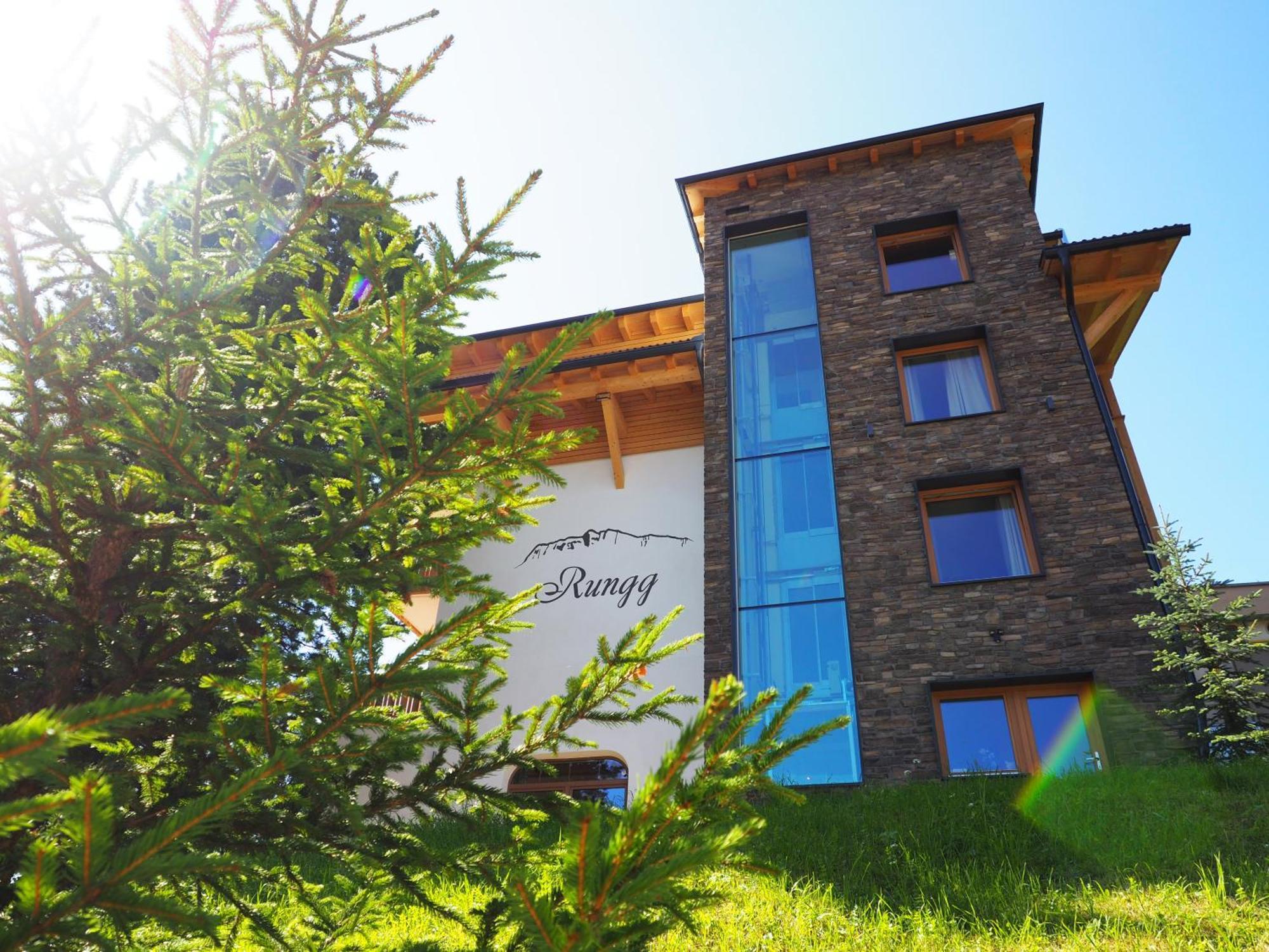 Guesthouse Rungg Badia (South Tyrol) Ngoại thất bức ảnh