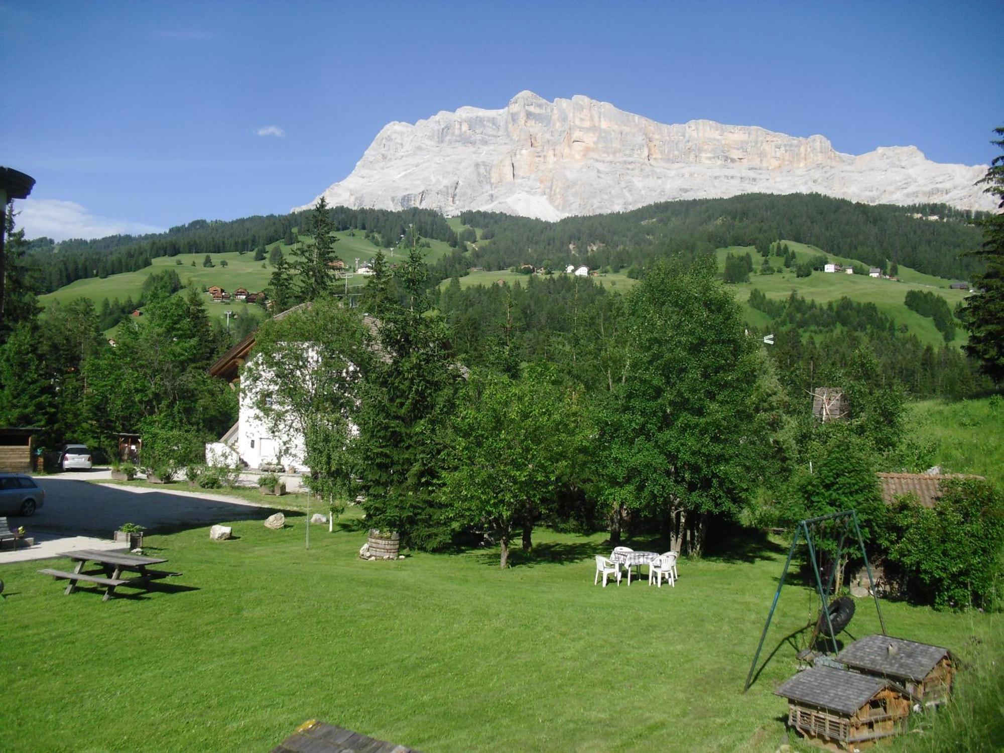 Guesthouse Rungg Badia (South Tyrol) Ngoại thất bức ảnh