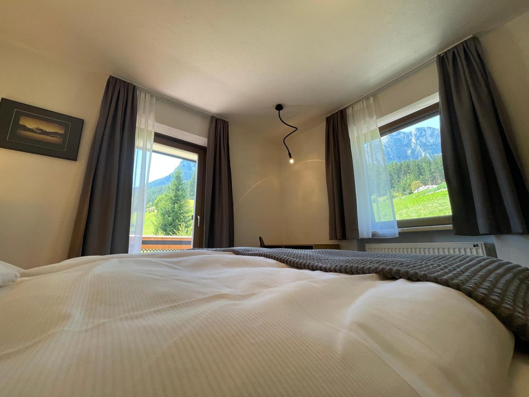 Guesthouse Rungg Badia (South Tyrol) Ngoại thất bức ảnh