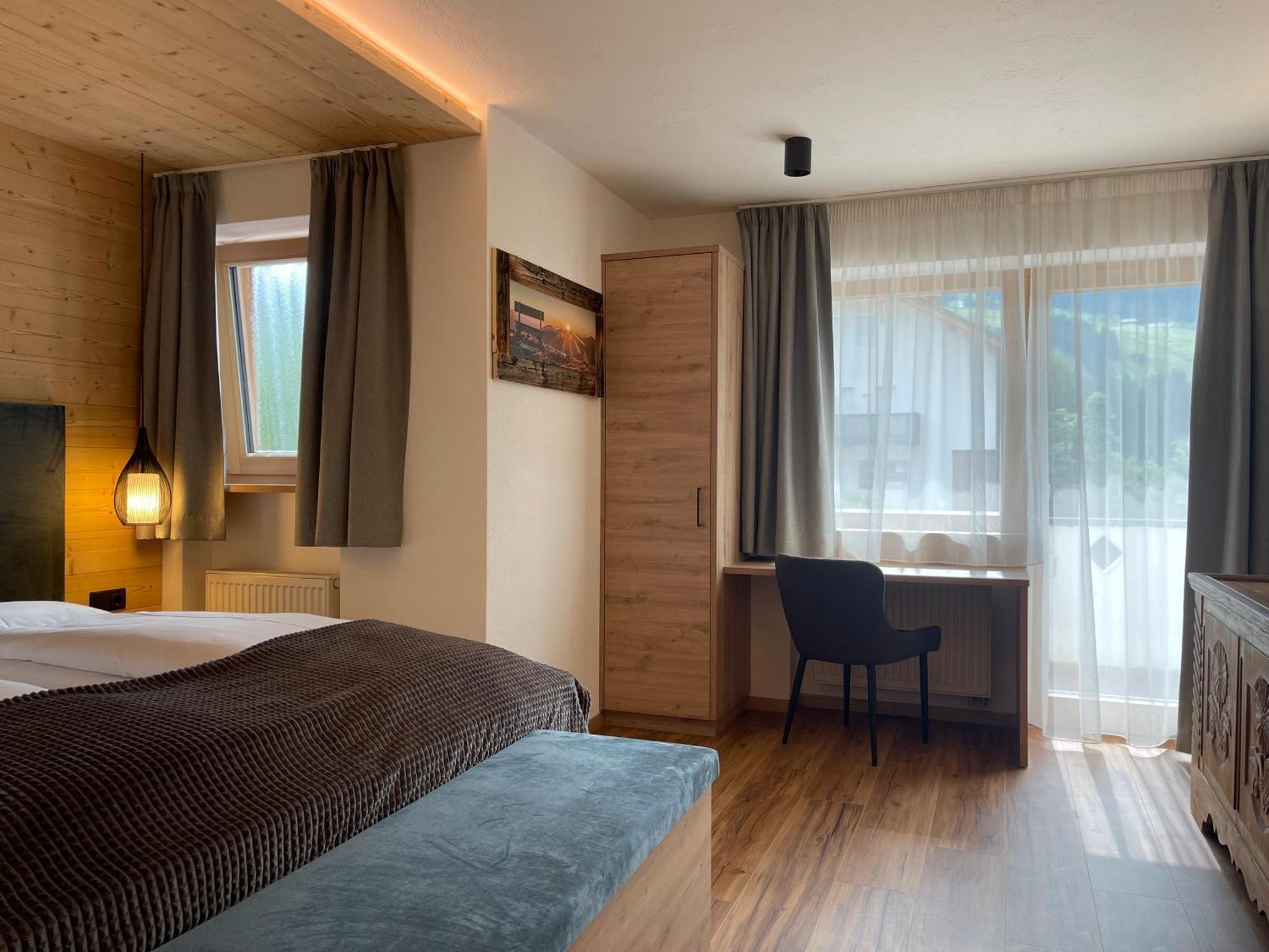 Guesthouse Rungg Badia (South Tyrol) Ngoại thất bức ảnh